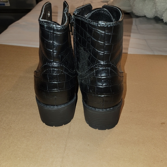 SUGAR Black Croc Obvi Combat Memory Foam Slip-On Block Heel Boots SZ 8 - Picture 4 of 8